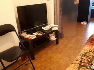 Chambre 1 pièce 80 m²