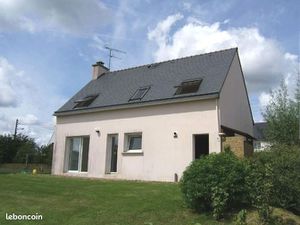 Maison dans un petit hameau à la campagne