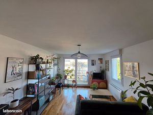 Appartement meublé avec balcon – 48 m² – Dernier étage avec ascenseur + place de parking p