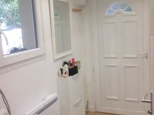 Studio à louer – uniquement pour une fille responsable et propre