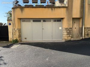 Garage 100 mètres carrés