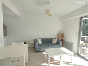 T2 meublé Antibes  longue durée  terrasse  parking