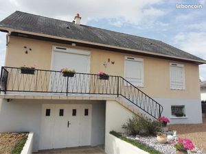 Maison 3 chambres  jardin  2 garages  quartier calme