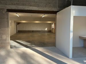 Entrepôt 240m² avec mezzanine