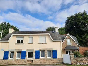 Maison en pierre dans quartier prisé à proximité du port de Ros Bras