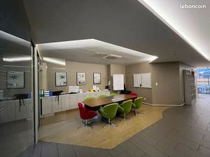 Location local commercial - 178 m²