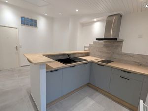 Part loue T2 31 m2 refait a neuf hyeres medieval