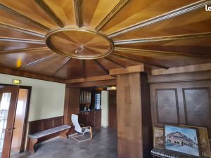 Murs commerciaux d’un restaurant d’environ 175 m²