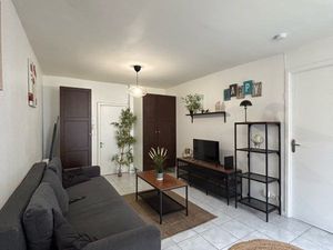 Appartement RARE aux halles - RDC coté cours avec terrasse extérieur de 35m2 + cave