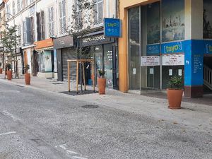 Manosque 04 murs commerciaux 17av Giono