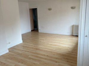 À louer – Grand appartement 3 chambres avec balcon  cave et garage fermé