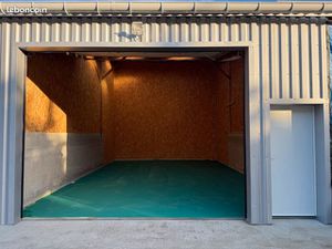 A louer Box de stockage de 53 m² avec électricité