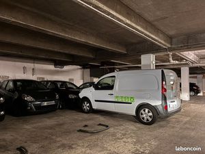 Double place de parking sécurisé 19 ème