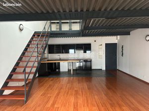 Loft centre ville 100M2 parking jardinet