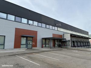 Local industriel 4 648 m²