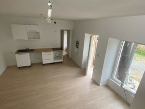 ? MAISON RÉNOVÉE À NEUF – 65 m² – JARDIN & PARKINGS ?