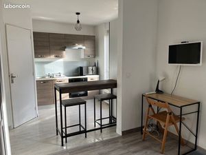 Studio entièrement meublé - proche futur Neoma / centre ville / gare