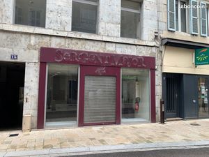 Local commercial 110 m² Saint-Claude