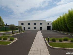 À LOUER – Locaux professionnels & espaces bien-être – CHANAS (A7  derrière station Dyneff)