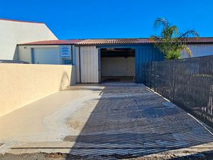 ? Hangar 80m2 avec cour extérieure