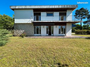 Maison 6 pièces 196 m²