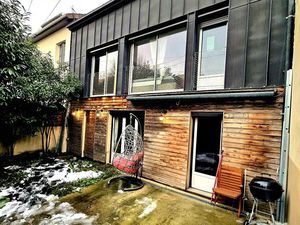 Pavillon de 2012 rénové – Calme absolu à proximité du Métro 11