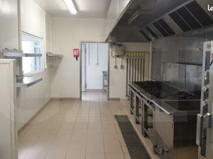 Local traiteur 334 m²
