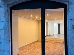 Local commercial rénové - Centre historique