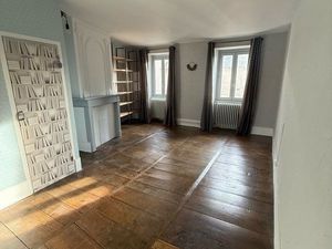 Maison 3 chambres avec patio – DPE C – cœur de Rignac