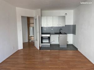 T2 43m2 parking  cave à 100m de la gare