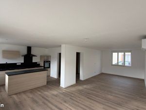 Maison de 150 m² entièrement rénovée + jardin  dépendance et garage – À louer