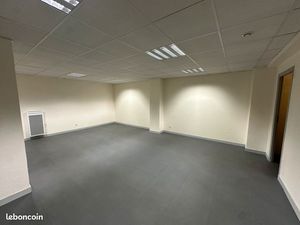 Bureaux (181m2) idéalement situés entre centre-ville et axes de circulation