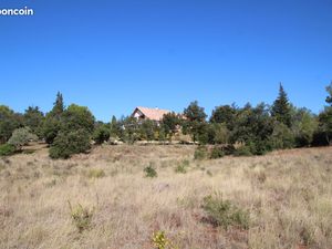 Très belle environnement pour cet ensemble immobilier constitué de 2 villas accolées  l'en