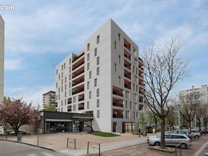 Local santé 329 m²