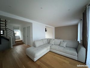 Maison rénovée 2024 / 3 chambres / garage 50m2 / jardin