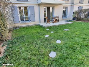 Location meublée appartement 2 pièces 42 m² Guyancourt (78280) 1050 cc