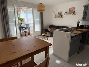 Appartement type T2 lumineux avec loggia – vendu meublé – DPE C – résidence entourée de ja