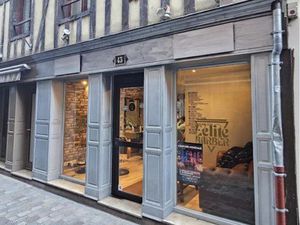 ? Salon de coiffure / barberie tout équipé – prêt à travailler