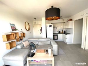 Type 2 meublé avec terrasse et box