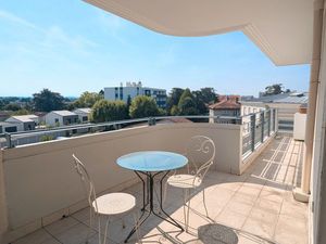 Grand 3 pièces 81 m² / terrasse - Centre Bron