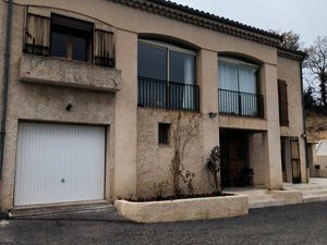 Vente maison 300 M2 avec grande piscine 220 000 EUR aux enchères