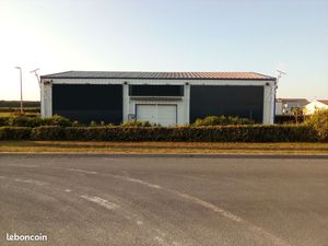 Batiment 216m² sur grand terrain avec parking