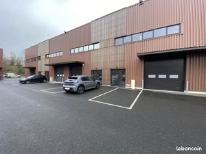 Local professionnel avec stockage et bureau