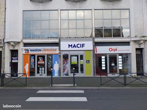 Local commercial ou bureaux avec vitrine 125m² en hyper-centre de Châtellerault