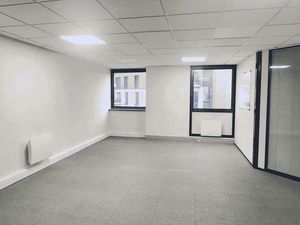 Bureau lumineux 40 m² – Idéal consultants  formateurs  entreprises de services – Chatou ce