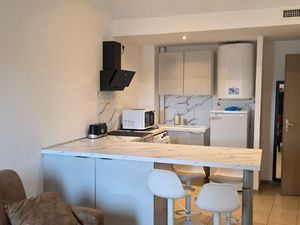 Loue meublé à l'année