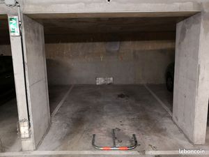 Parking couvert sécurisé