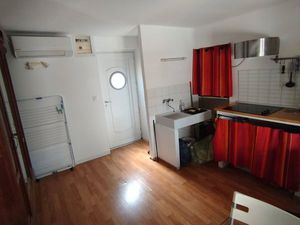 LOCATION : appartement de 25 m2 meublé à BAGNOLS SUR CEZE