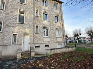 Appartement lumineux  entièrement rénové  idéalement situé près de toutes commodités