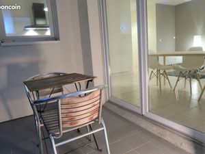 T3  proche Jean Perrot  avec beau balcon et possibilité grand garage avec électricité